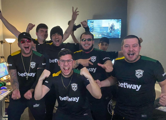 成都AG超玩会四连冠背后的成功秘诀分析